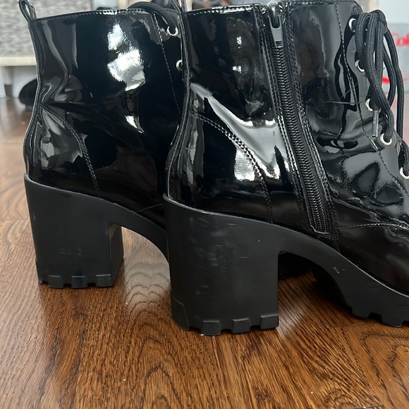 Boots - Picture 2 of 3